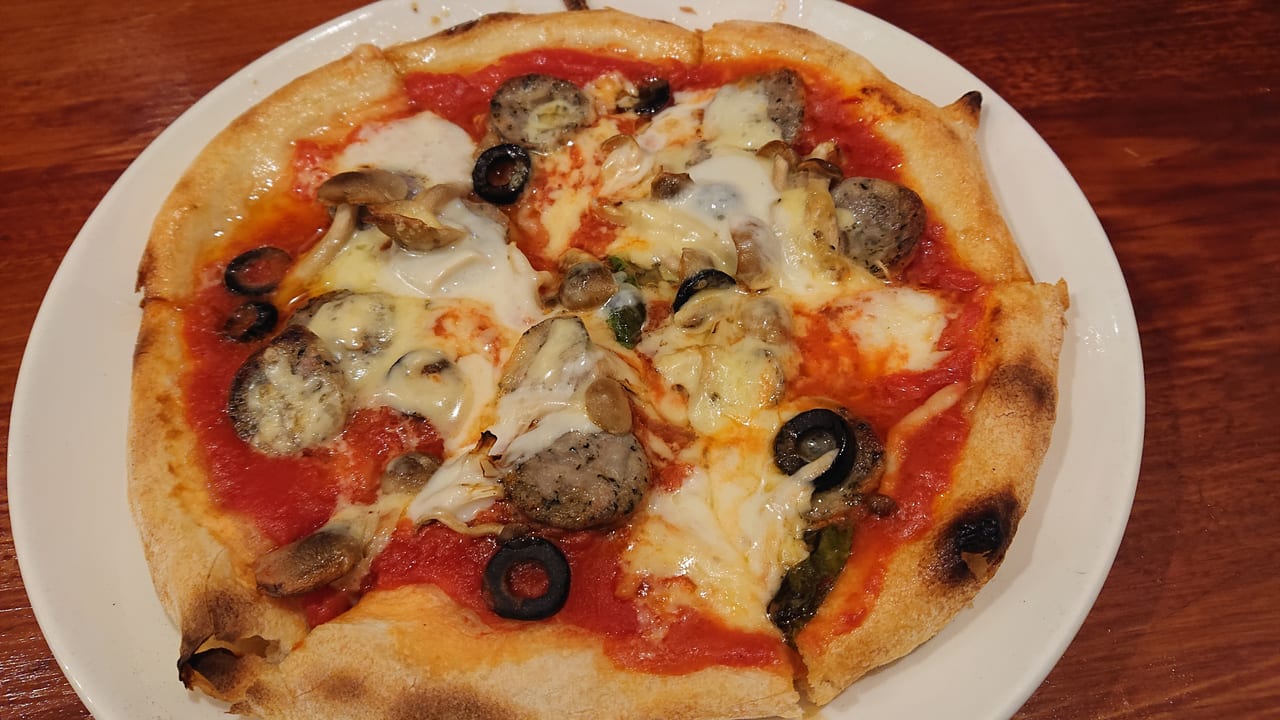 コルノビアンコのピザ