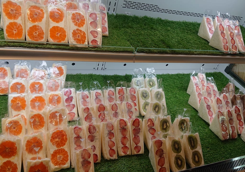 Mrs.Fruits Parlor -SUN-